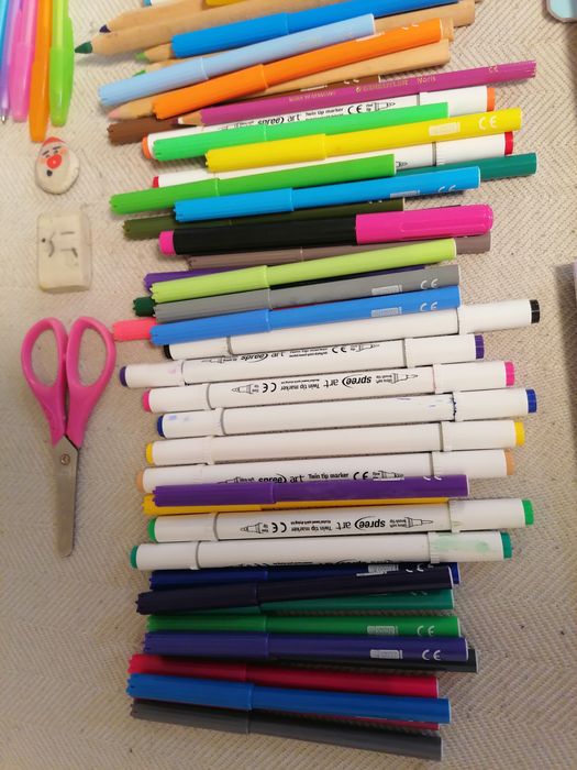 Флумастери и моливи, канцеларски материализа 10 лв.