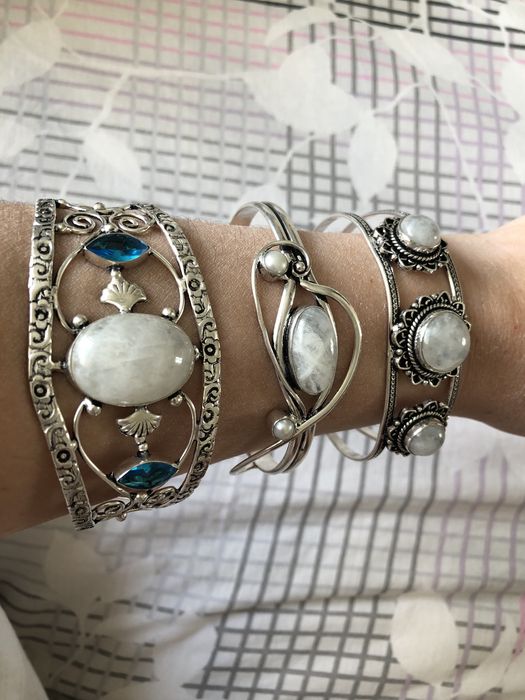 Браслеты с Лунными камнями