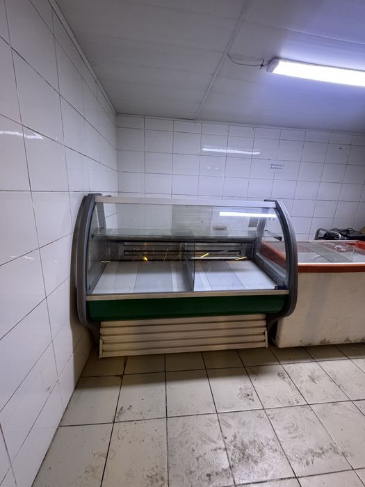 Витриный холодильник