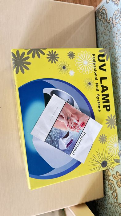 Лампа для маникюра.