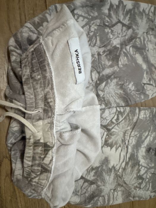 Долнище на Bershka