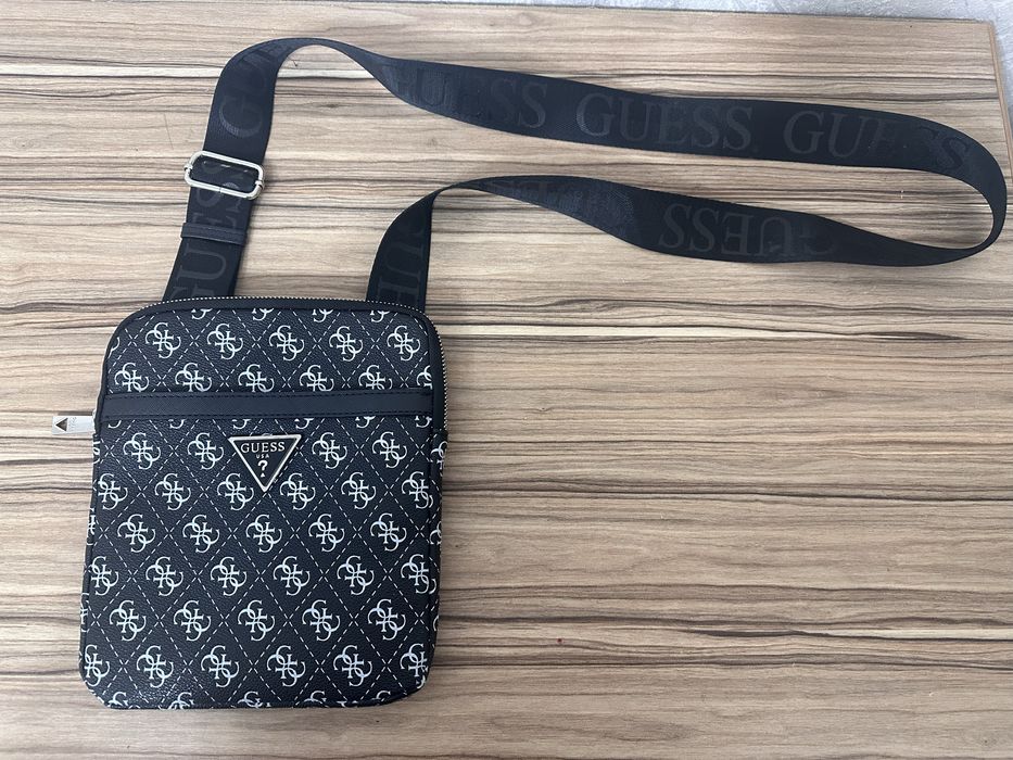 Барсетка GUESS  .
