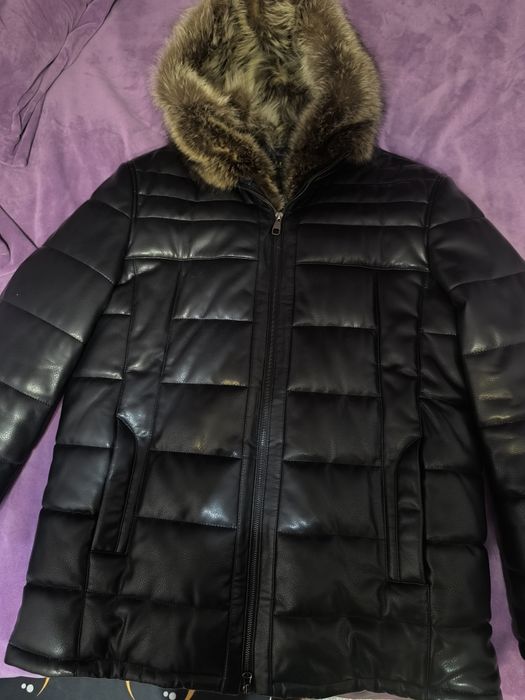 Продаю зимнюю мужскую куртку