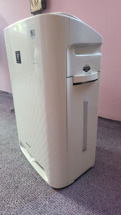 Purificator si umidificator aer Sharp model KC-A40 plasmacluster, stare foarte bună de funcționare.
Modelul Sharp KC-A40EU