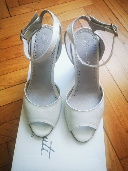 Sandale albe de piele