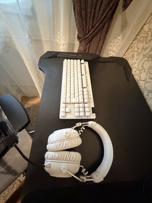 Combo casti + tastatura Logitech