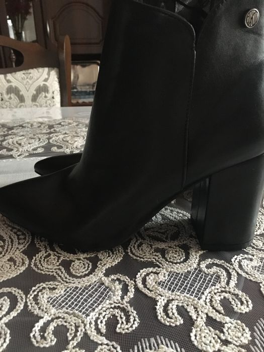 Ghete din piele mărimea 37 ,38