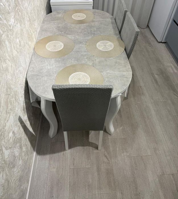 Продам кухонный стол