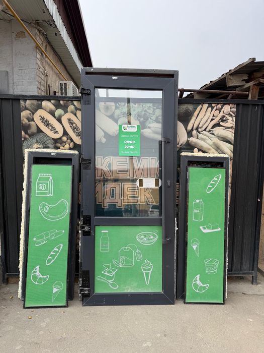 Продам пластиковый дверь с окнами