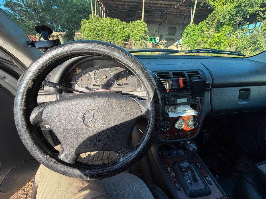 Mercedes-Benz ML270 CDI automat carlig