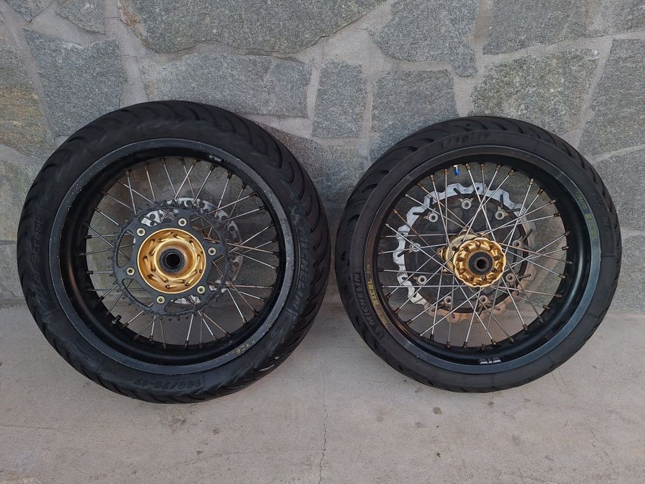 Vând set roți supermoto Takasago Excel