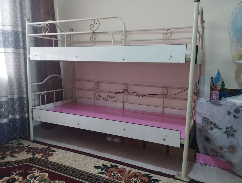 Kattalar  va bolalar uchun Kravat sotiladi