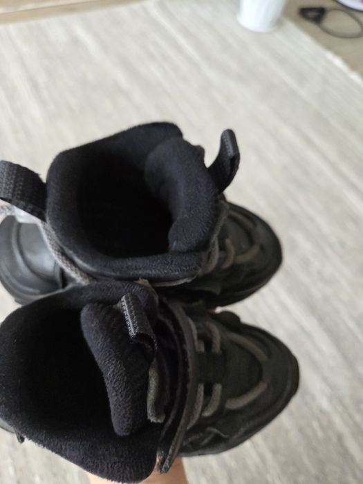 Детские кроссовки