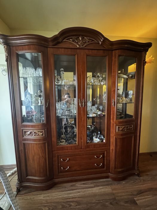 Vând set mobilă din lemn masiv