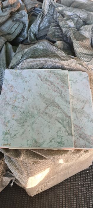 Продам керамическую плитку б/у