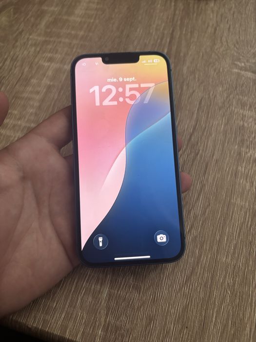 Vand iphone 13 nou
