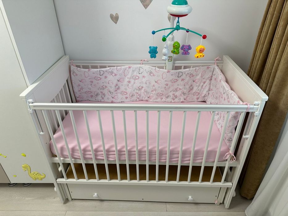 Pătuț pentru bebeluși + saltea+ 1 așternut roz sau albastru inclus