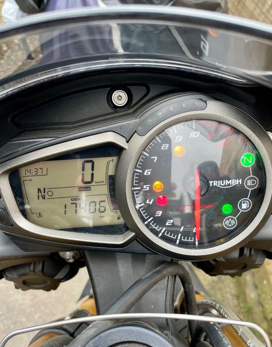 Triumph Speed Triple R 1050,  cu 17.406 km!