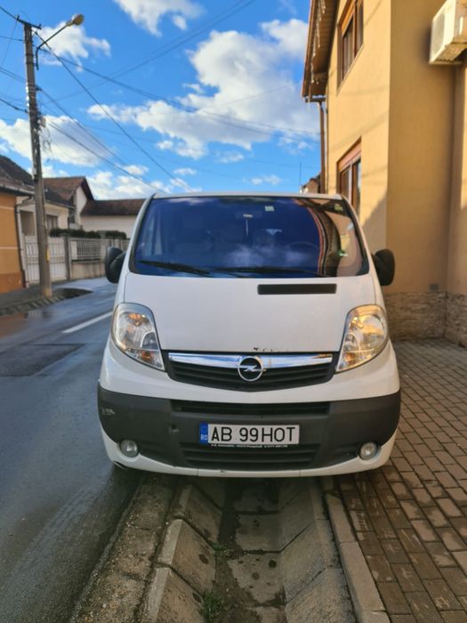 Opel Vivaro 8+1 Motor 2.5 An 2010