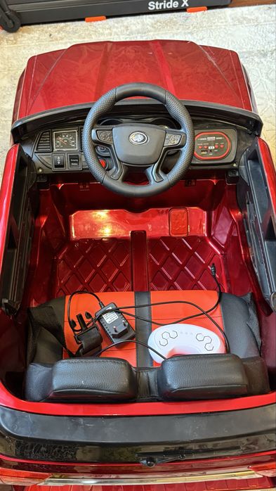 Машина на пульте и с педалью.