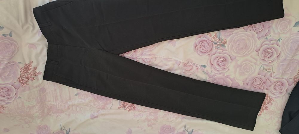 Продам  школьные брюки