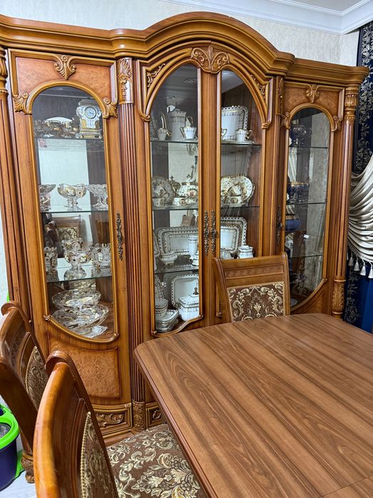 Xitoy mebeli komod, gorka, 12 ta stul va stol