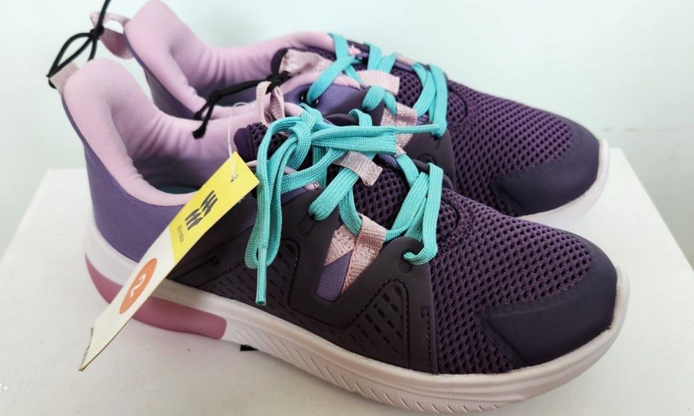 Кроссовки несколько фирменные из США