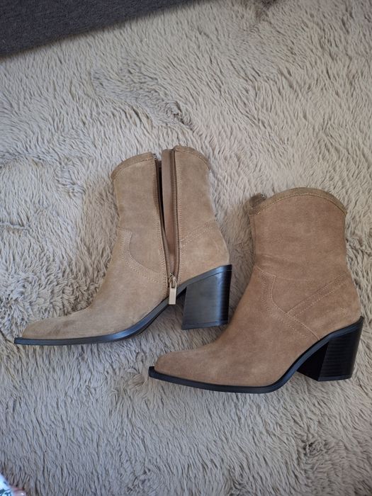 Vând botine/ghete gen cowboy noi, marimea 37, stradivarius