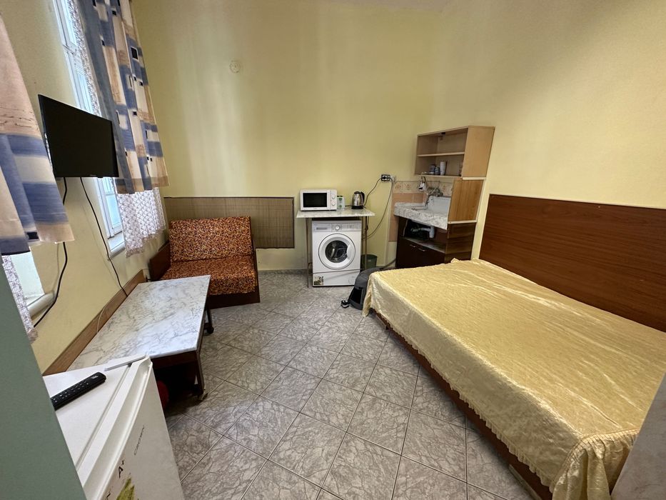 Студио за нощувки, Център