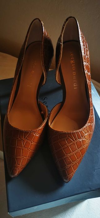 Чисто нови обувки-продават се спешно