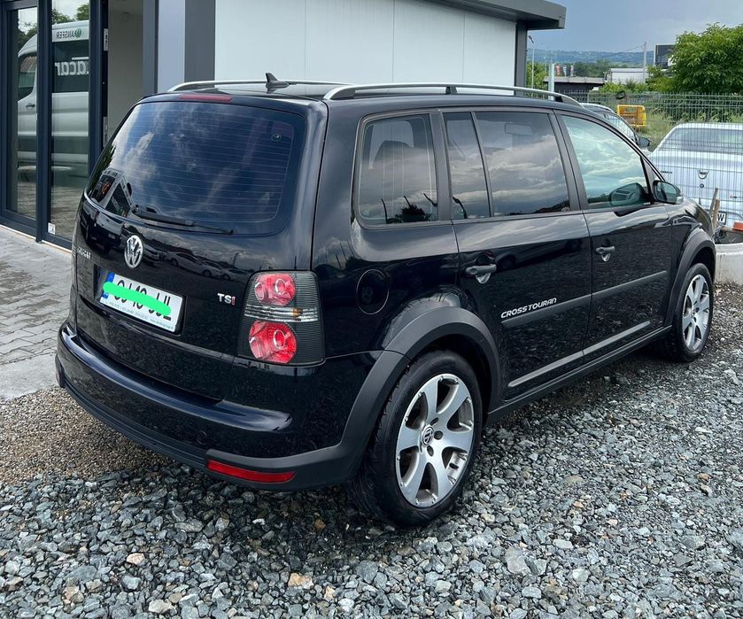 Vând vw touran cross