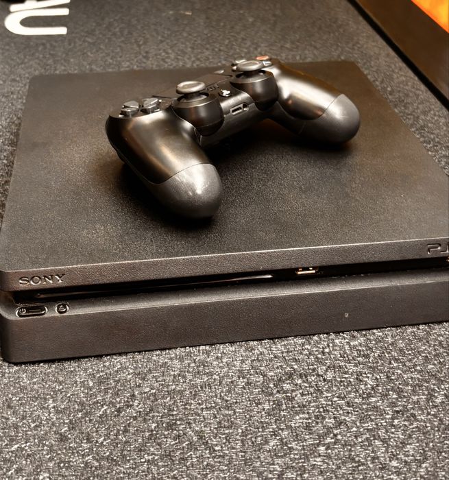 Playstation 4 в отличном состоянии