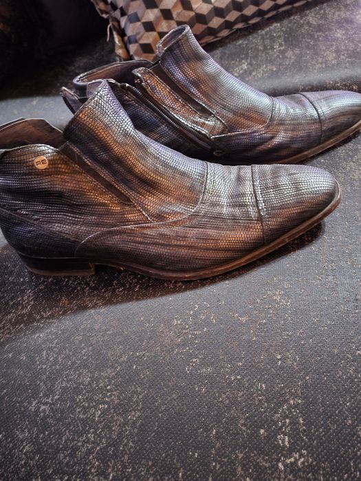 Мъжки боги в черно и сребристо