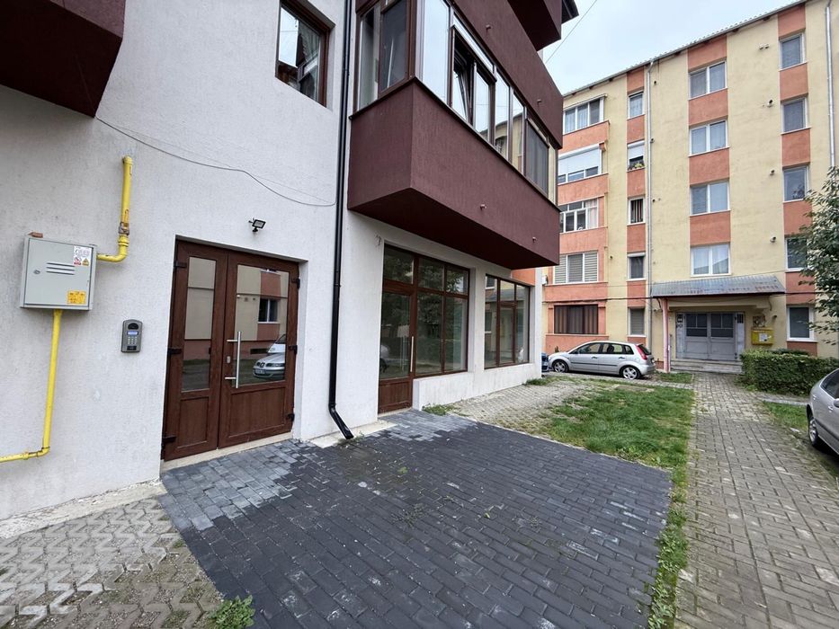 Vand spatiu comercial