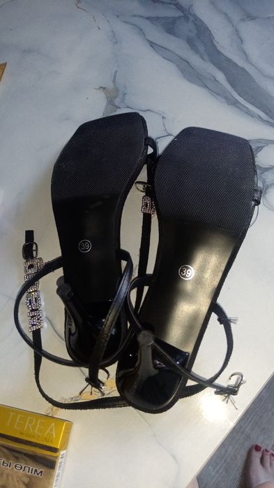 Продам босоножки ! Маленький каблук