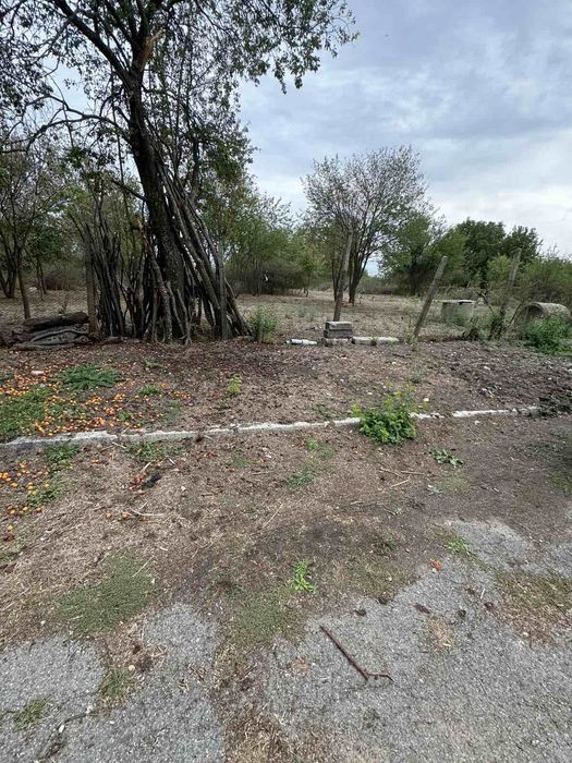 Дворно място с кладенец с. ТРАКИЯ