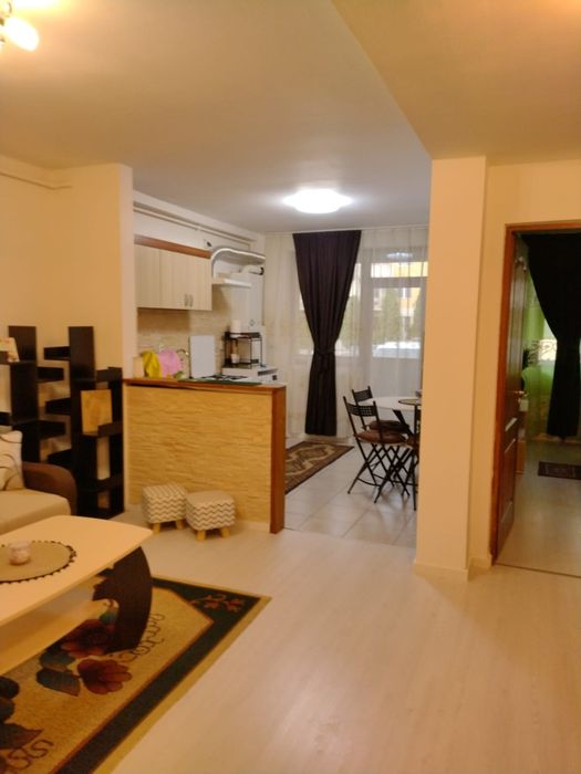 Închiriez apartament