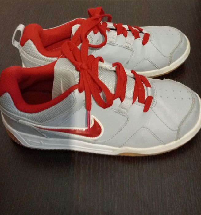 Adidasi Nike, nr 36, din piele,stare foarte bună