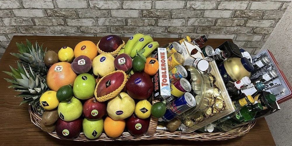 YANGI YIL UCHUN PREMIUM MEVALI SAVAT 
Yaqinlaringizga oddiy sovg‘a ema