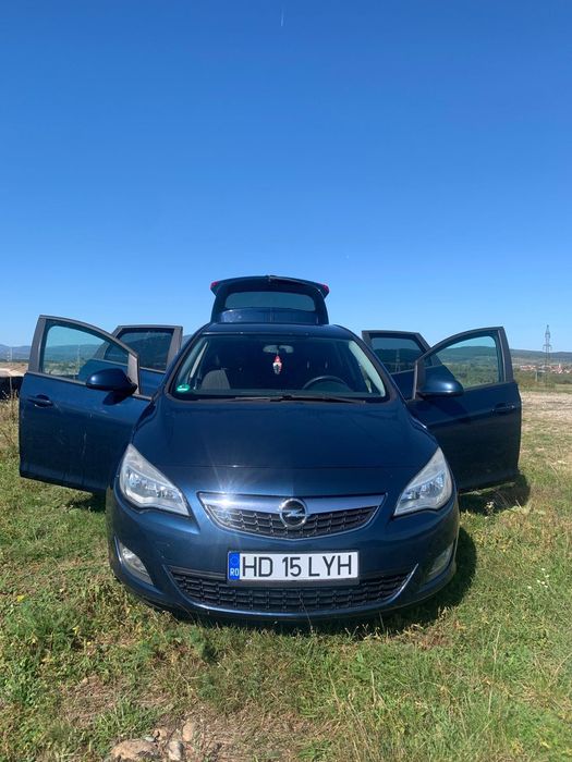 Vând Opel Astra J 2009