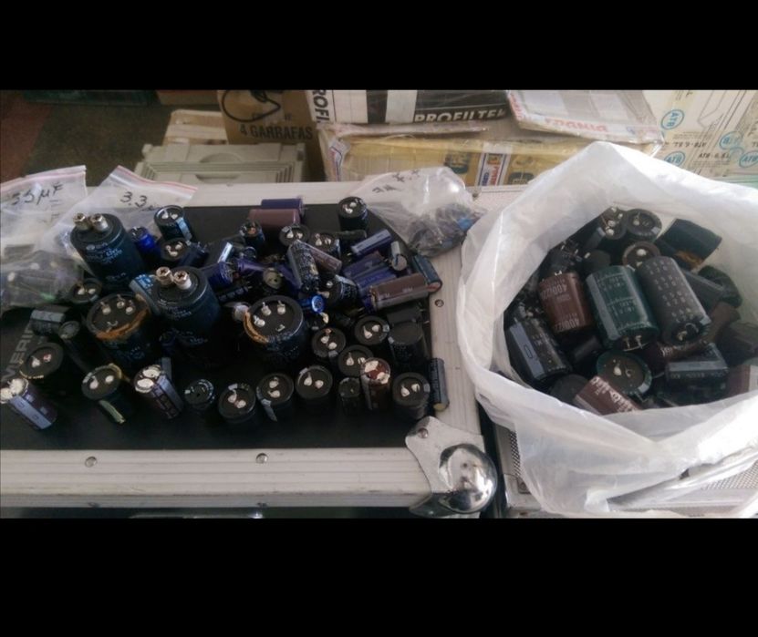 Condesatori noi și recuperati de Putere diferite valori/sute bucăți