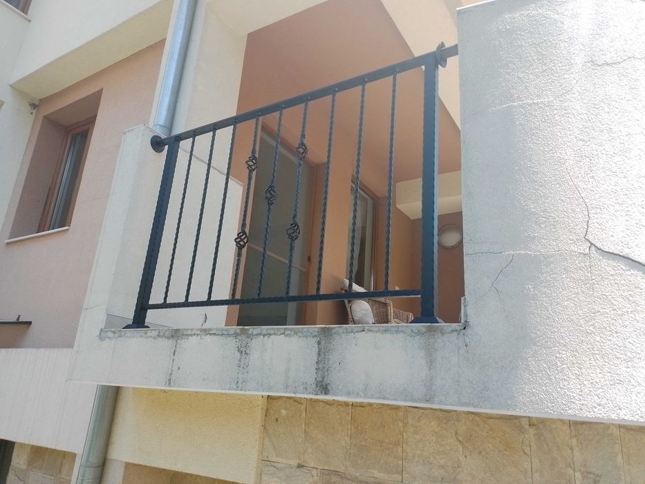 Парапети за стълбища и тераси от ковано желязо