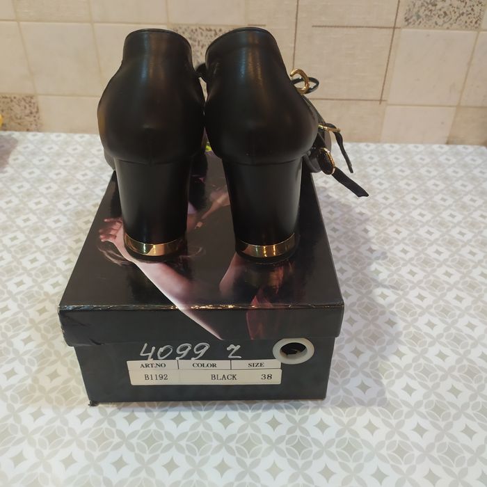 Женские босоножки, размер 38