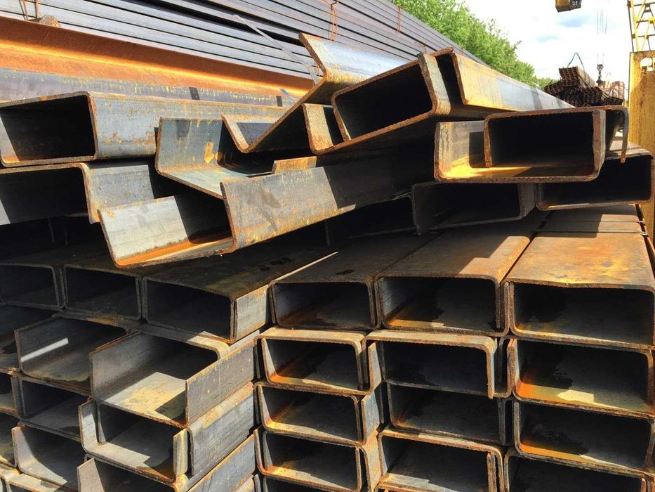 Швеллер стальной П-образный