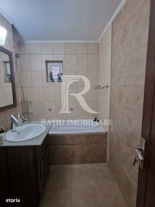 Apartament cu 3 camere | Parcare | Sfantul Apostol Andrei | Oradea