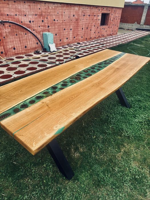 Трапезна маса от Епоксидна Смола.