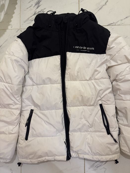 Яке black and white