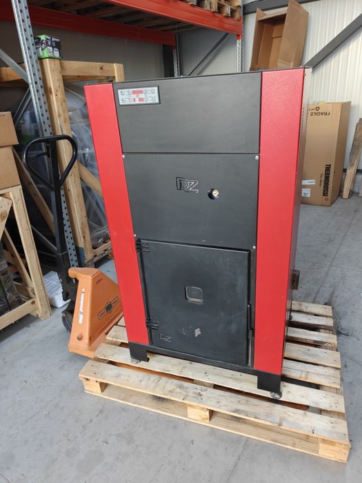 Котел на пелети DZ idrobox 30 kW