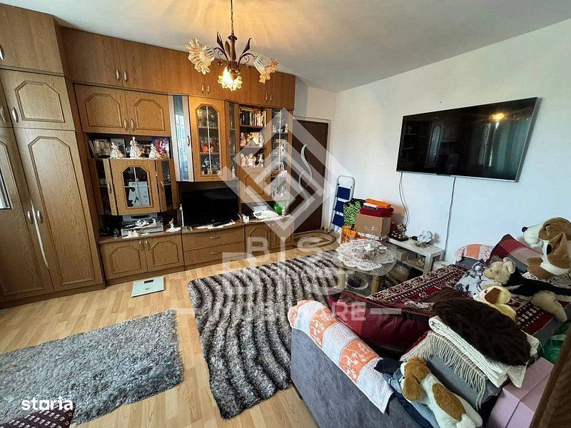 Apartament 3 camere, etaj 3 - zona Decebal