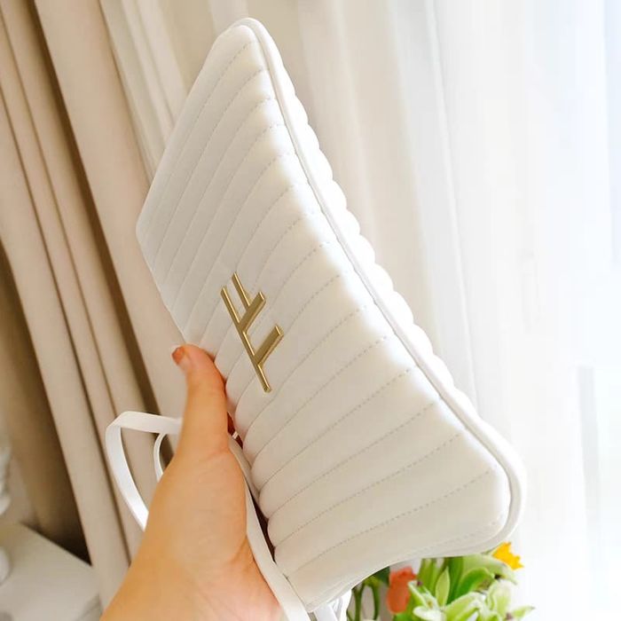 Красивый белый клатч